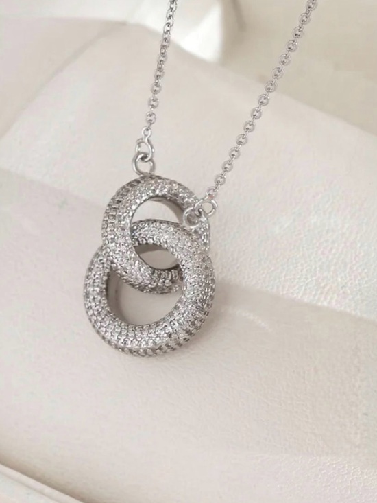 Jewelry - Interlocking Pave Circle Necklace NWT 18KT Gold Plated